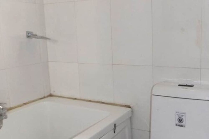 Room 10 of 14