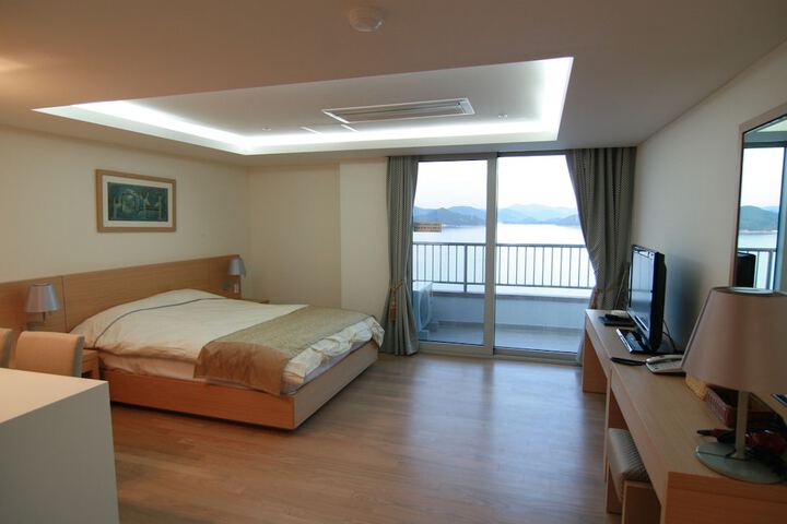 Room 8 of 45