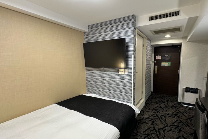Room 8 of 49