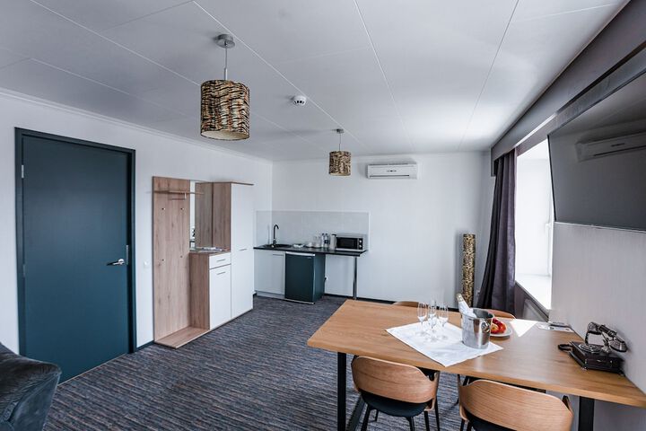 Room 16 of 82