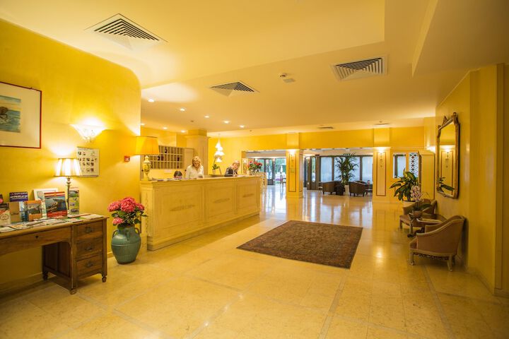 Entrance & Lobby