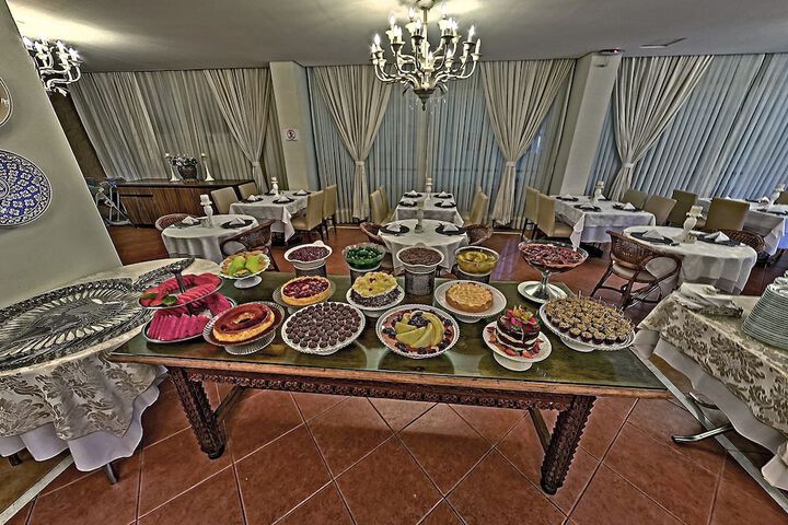 Dining 54 of 85