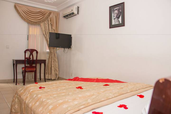 Room 4 of 55