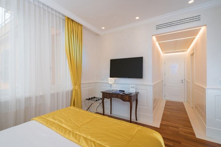 Room 7 of 83