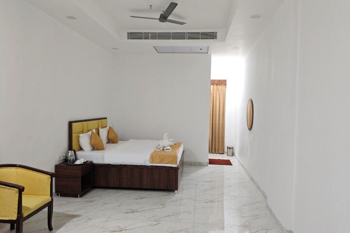 Room 10 of 40