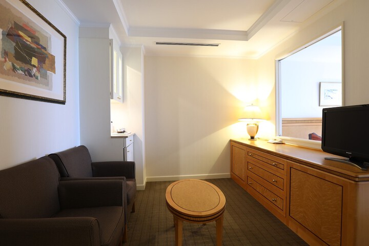 Room 22 of 80