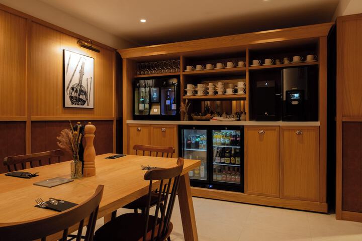 Lounge 50 of 67
