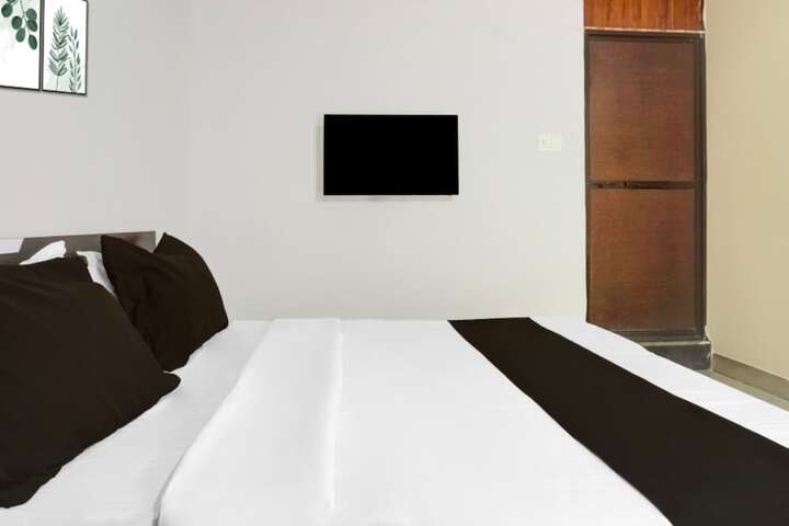 Room 5 of 9