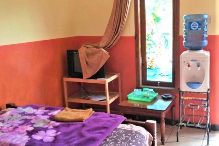 Room 4 of 12
