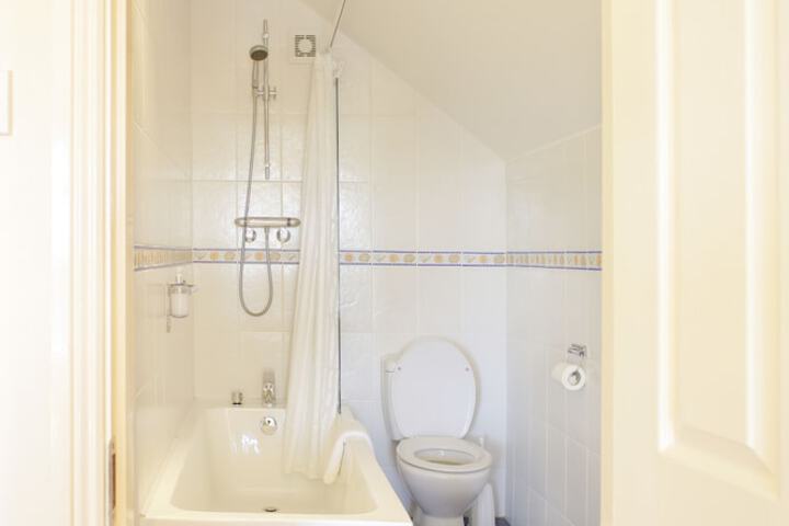 Room 12 of 27