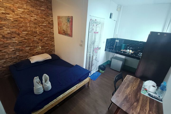 Room 3 of 78