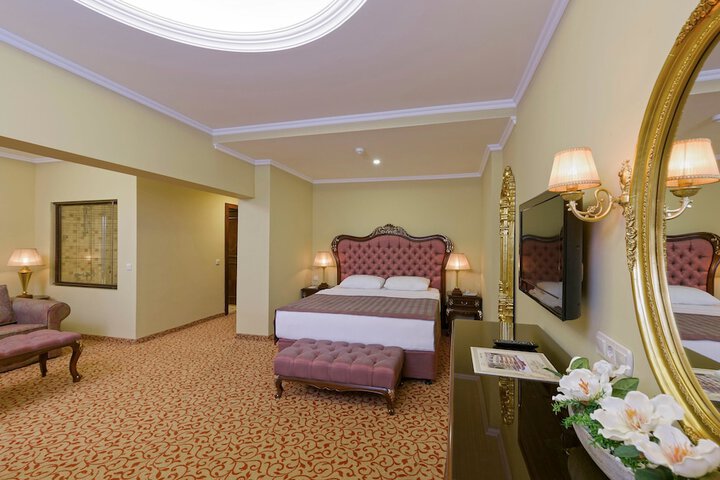Room 16 of 120