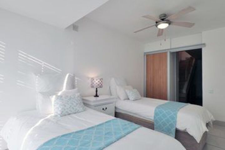 Room 10 of 29
