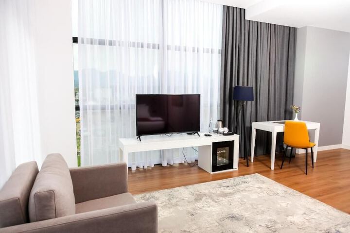 Room 14 of 83