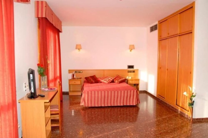 Room 7 of 17