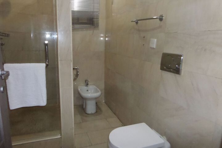Room 7 of 24