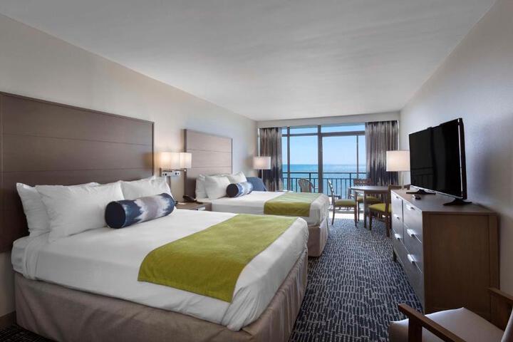 2 Queen Beds Street View Balcony West Wing (17 of 42)