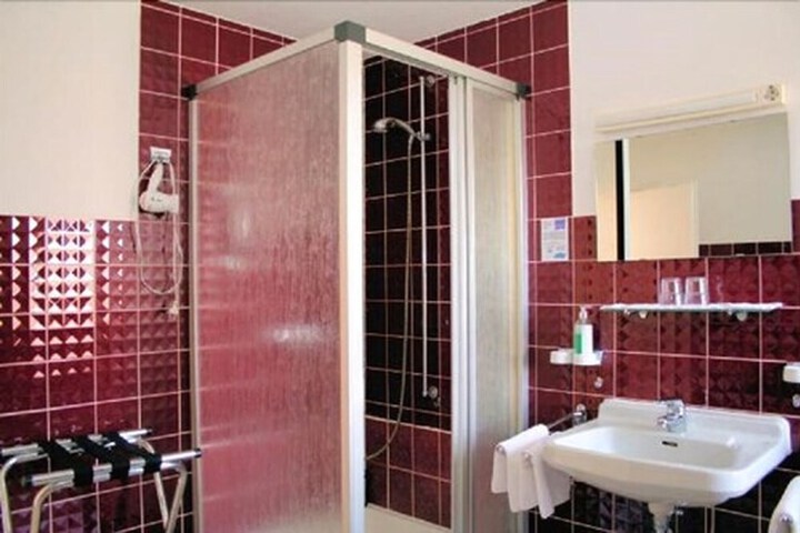Room 11 of 21