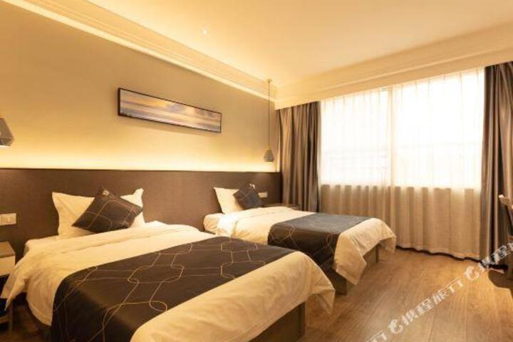 Best Blue Hotel (Rizhao City Government China Resources Wanxianghui Store)