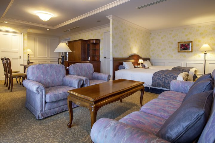Room 27 of 81
