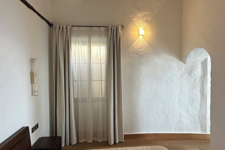 Room 4 of 69