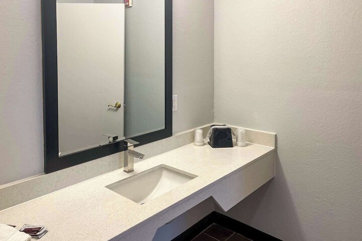 Room 18 of 23
