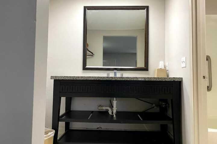 Room 8 of 13