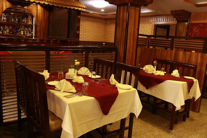 Dining 17 of 23