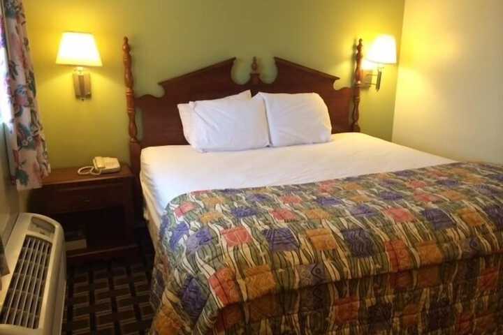 Room 4 of 10