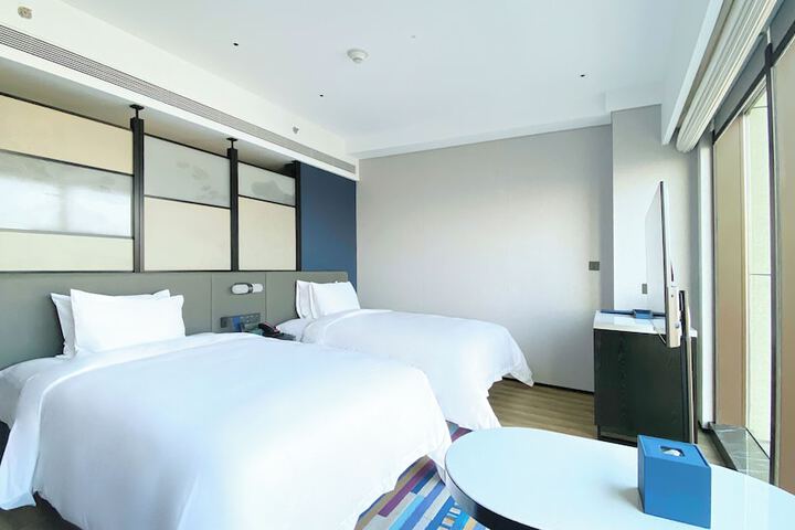 Room 5 of 43