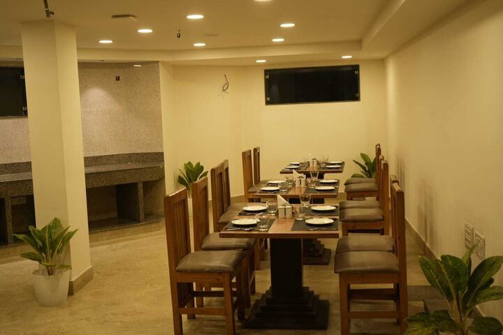 Dining 39 of 55