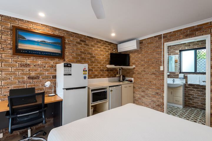 Room 10 of 33