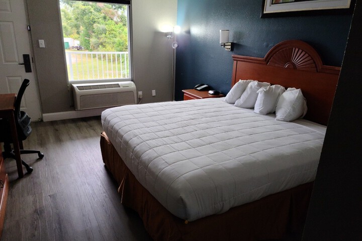 1 King Bed (8 of 19)