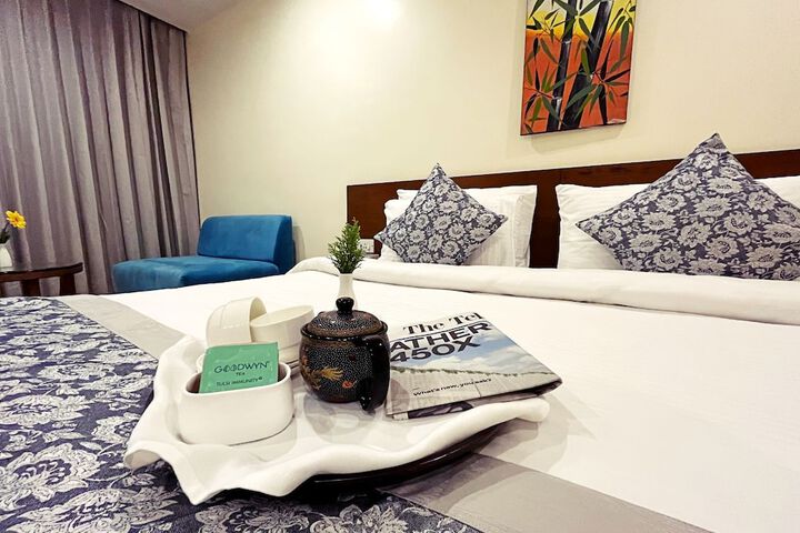 Room 4 of 12