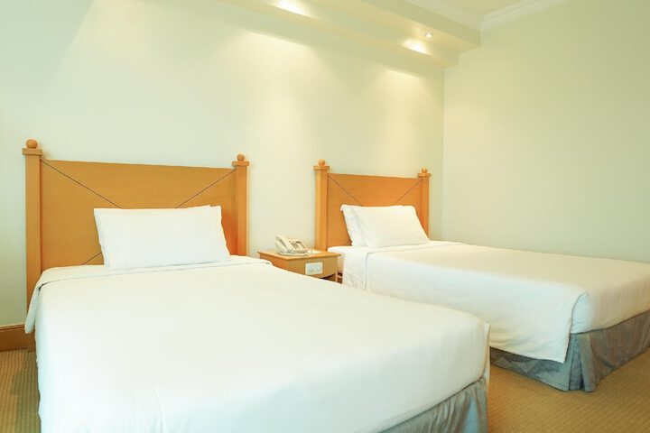 Room 18 of 103