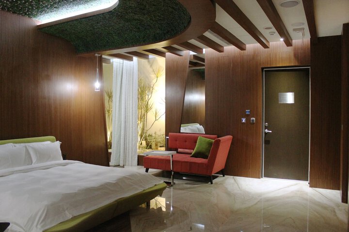 Room 17 of 53