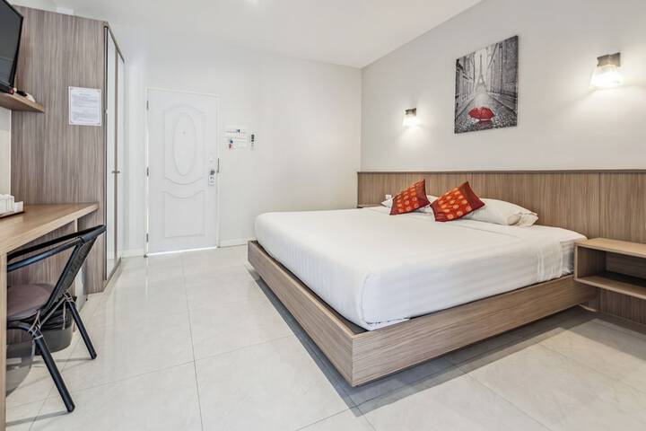 Room 3 of 20