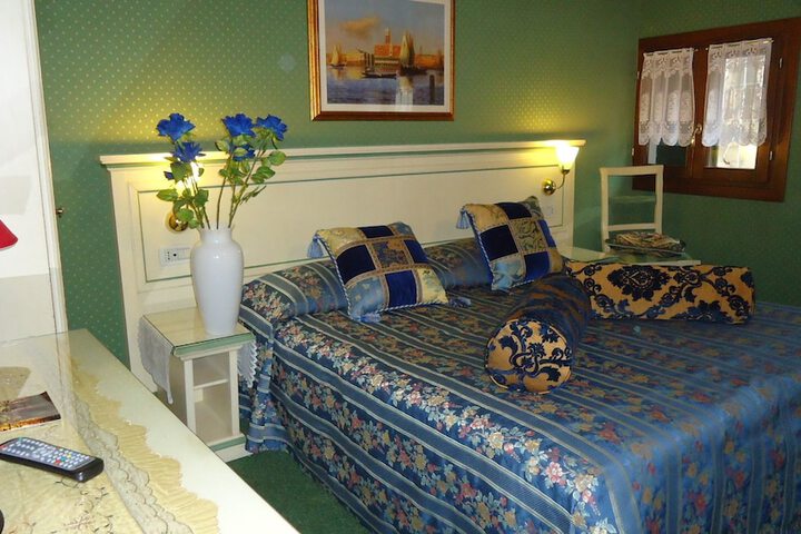 Room 16 of 96