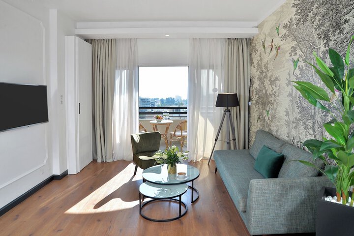 Room 27 of 121