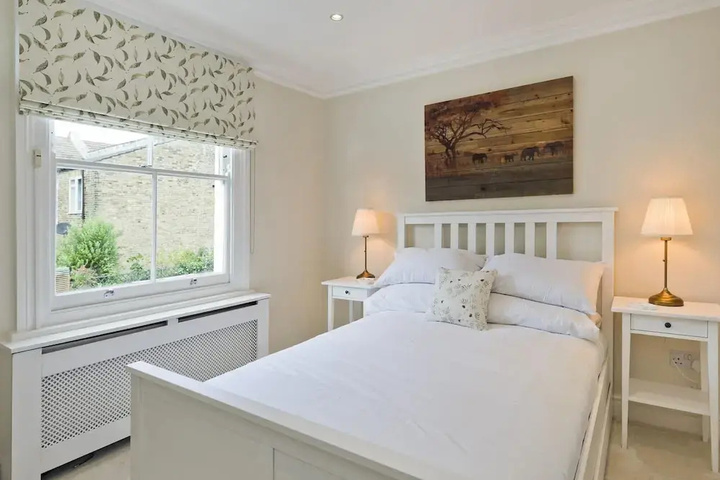 Photo of Stunning Recently Renovated 3 Bedroom Home Fuham Munster Village