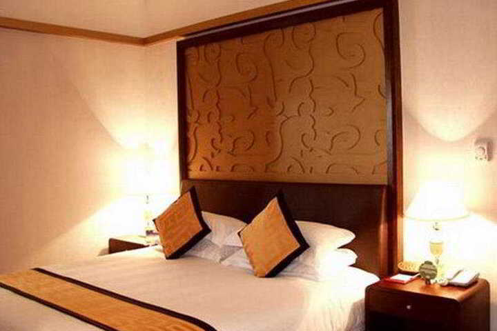 Room 8 of 9