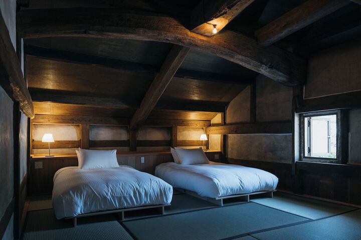 Room 10 of 32