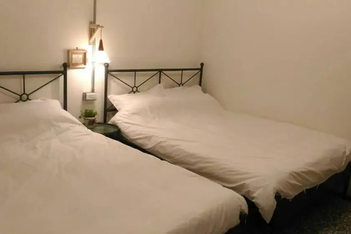 Room 3 of 16