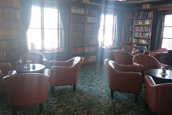 Lounge 47 of 66