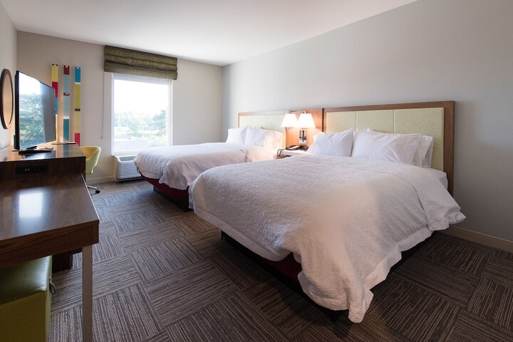 2 Queen Beds Hearing Accessible (3 of 5)