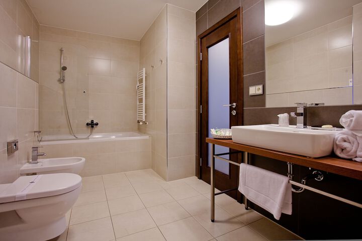 Room 14 of 32