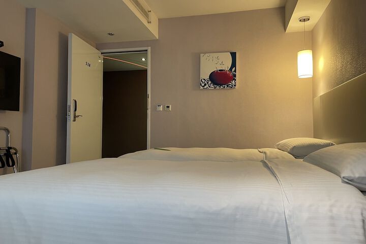 Room 26 of 67