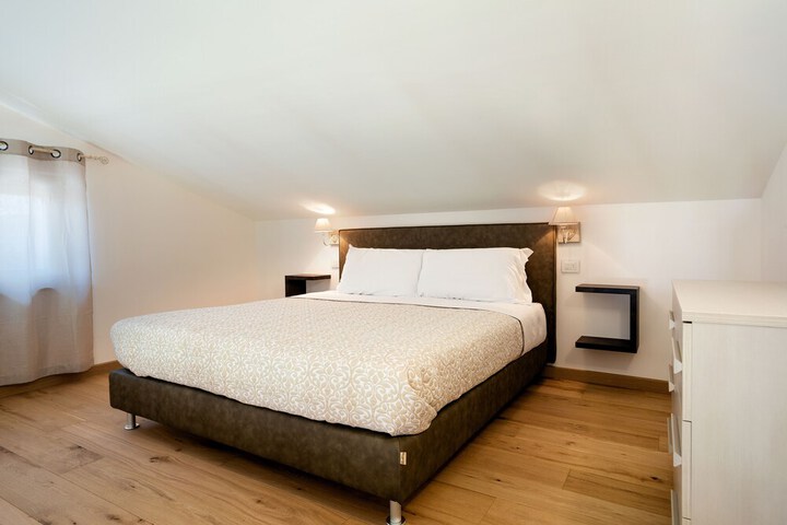Room 16 of 60