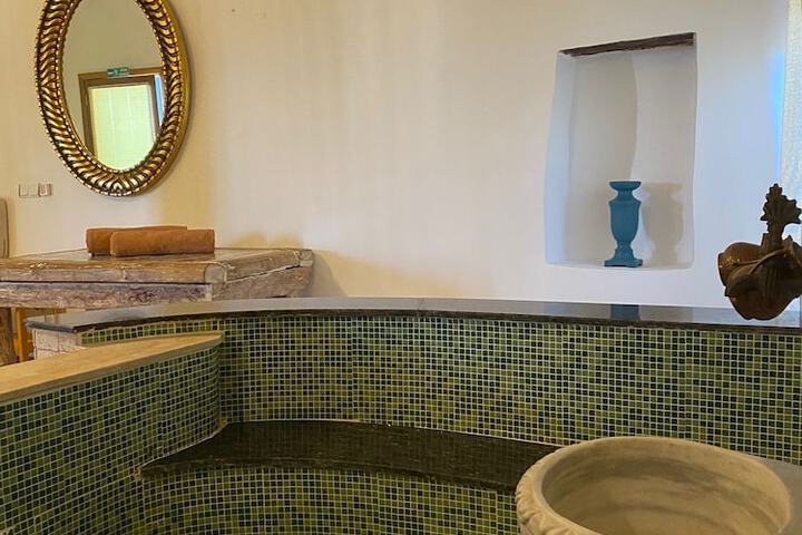 Room 28 of 62