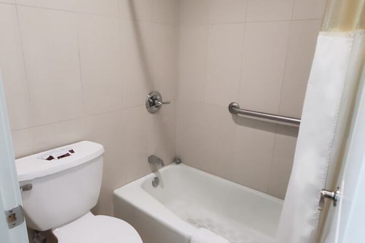 Room 7 of 11